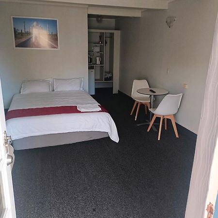 לבין The Cave Motel מראה חיצוני תמונה